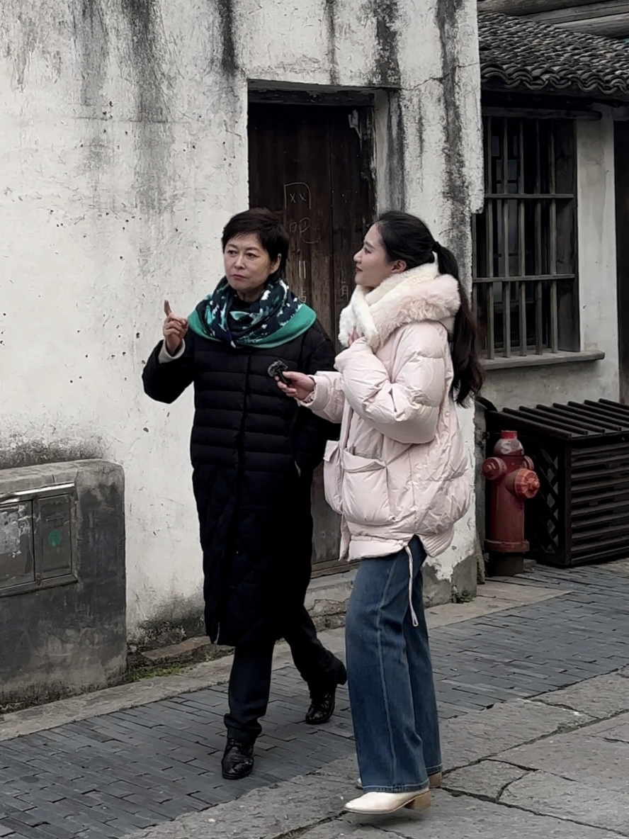与敬一丹行进式访谈